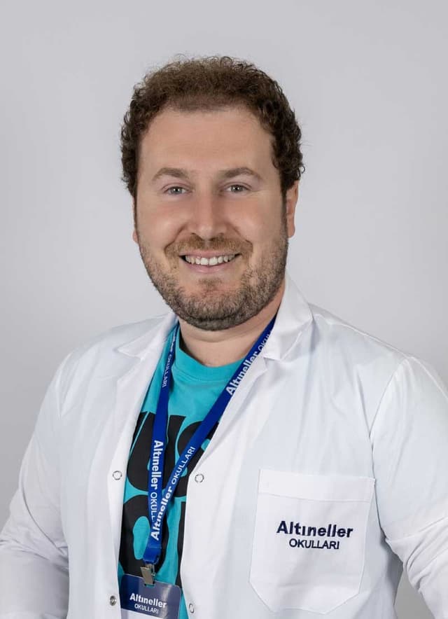 İsmail Altuğ