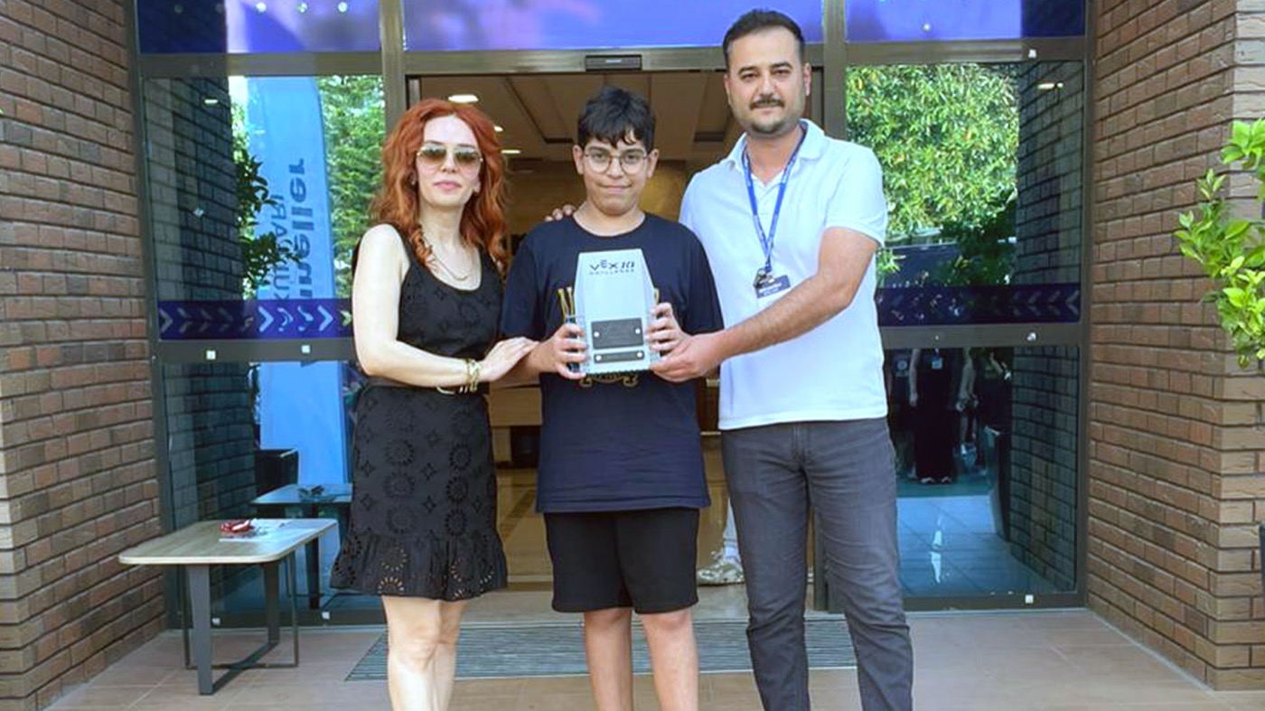 Geleceğin Kodlarını bir Altınellerli yazdı.