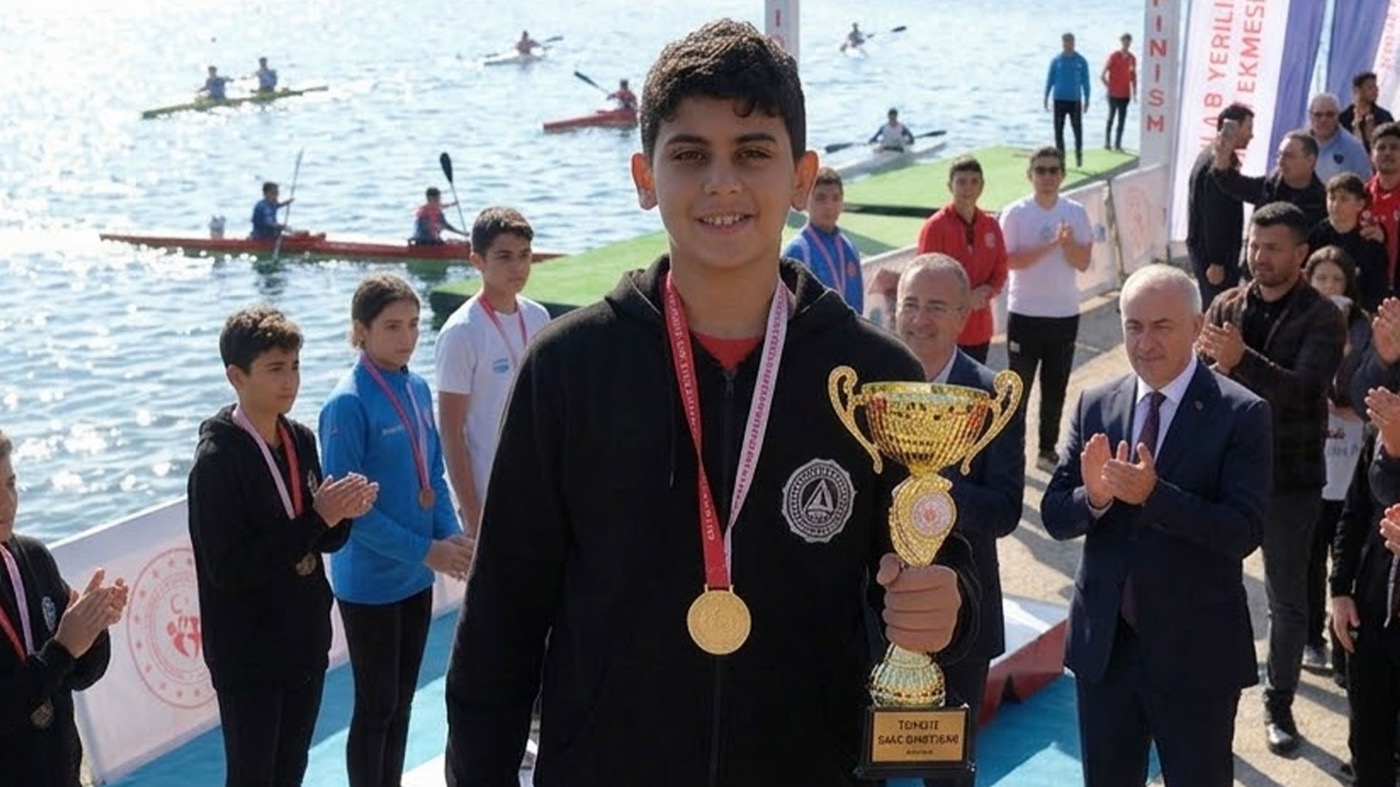 Öğrencimizi, “Okullar Arası Kano Yarışması”nda okulumuzu başarıyla temsil ettiği için tebr